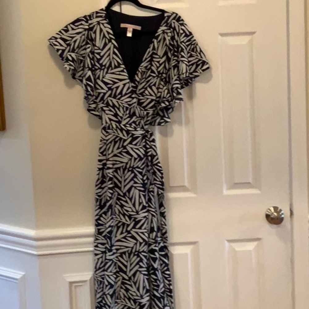 Beautiful Anthropologie Hutch Ruffle Navy and white Printed wrap dress-